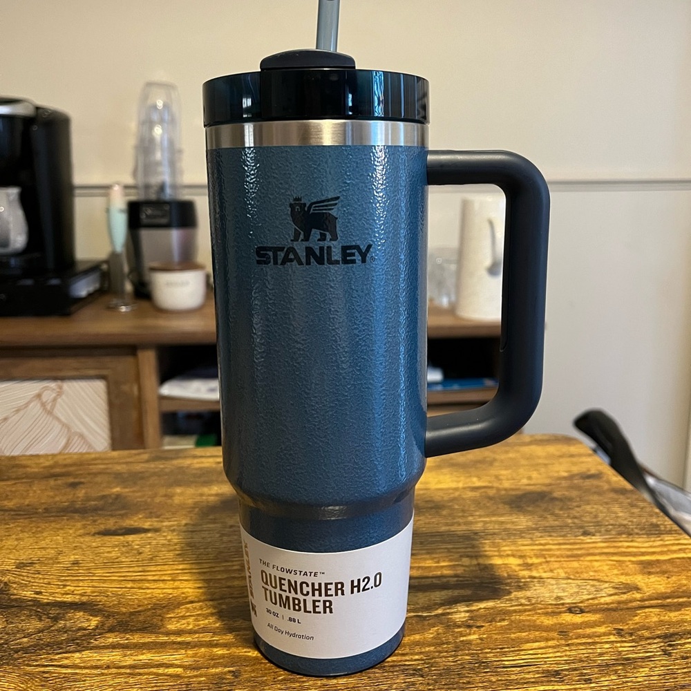 🍁SOLD🍁 BRAND NEW Hammertone Lake Quencher H2.0 Flowstate Stanley Tumbler 30 oz